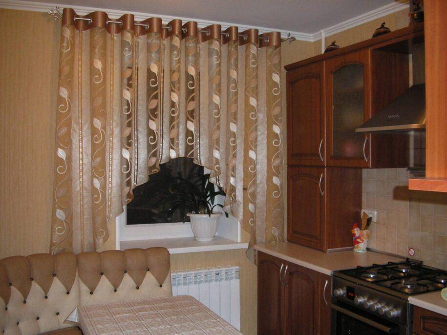 Короткие шторы в спальню до подоконника как сшить: модели для спальни и кухни