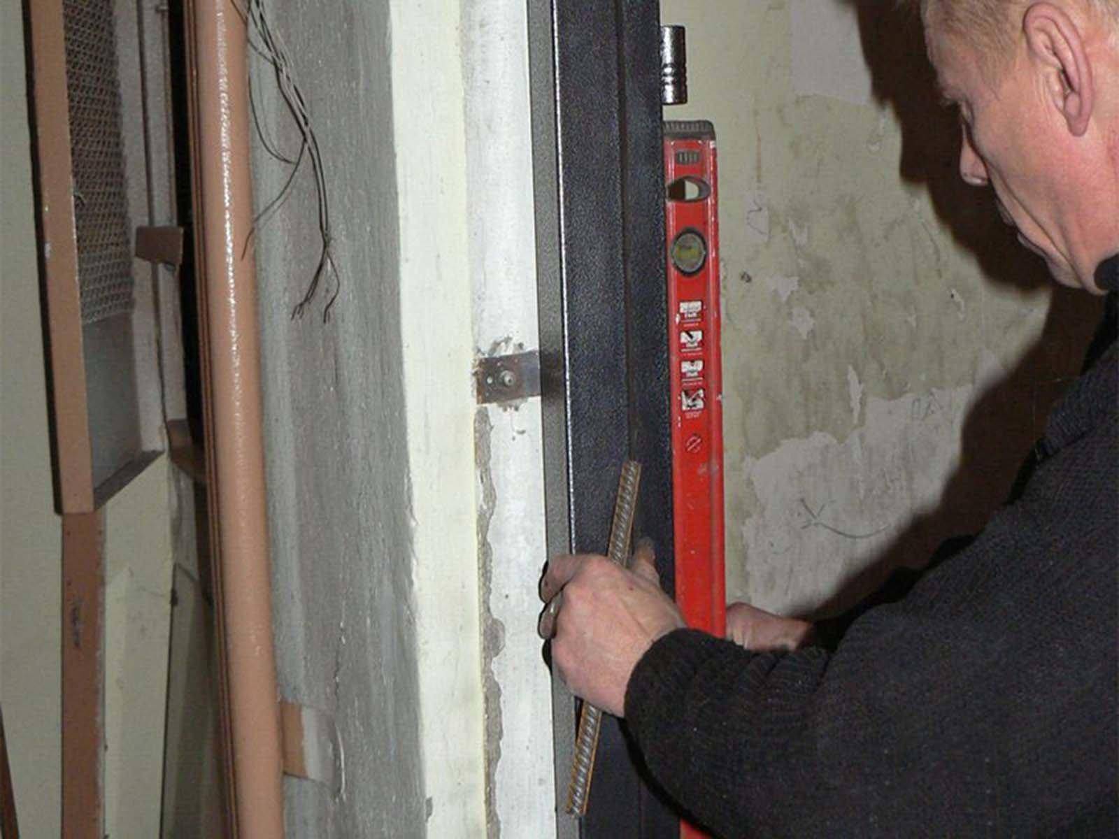 Установка входной металлической двери своими руками: инструкция, фото, видео