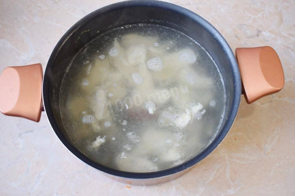 Откуда берётся пена при варке мяса и зачем её снимать